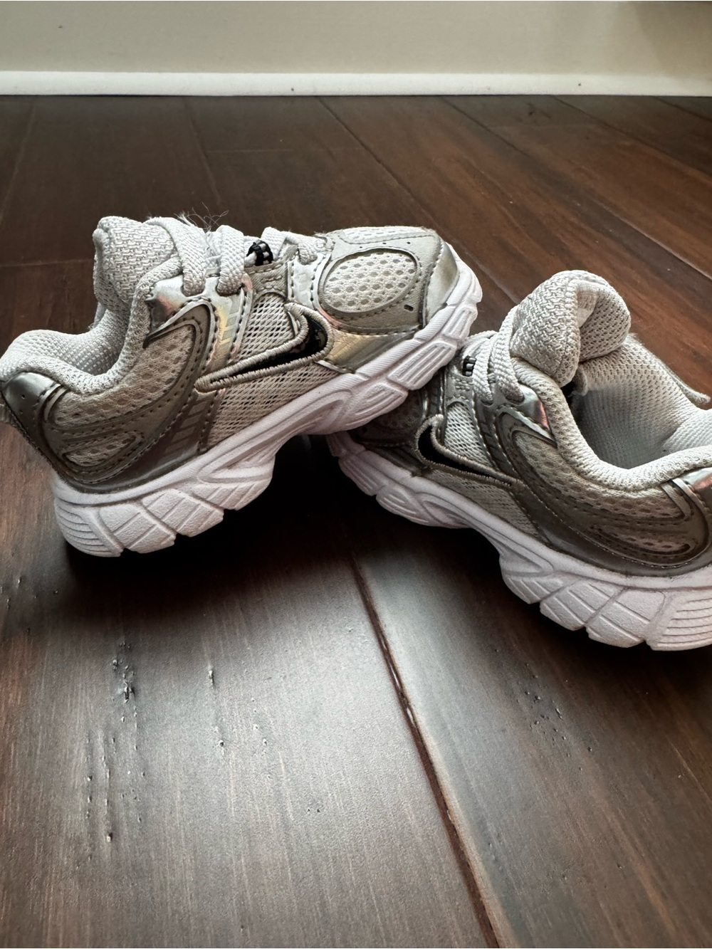 Nike V5 RNR Baby Toddler Sneakers – White/Silver – 5c
